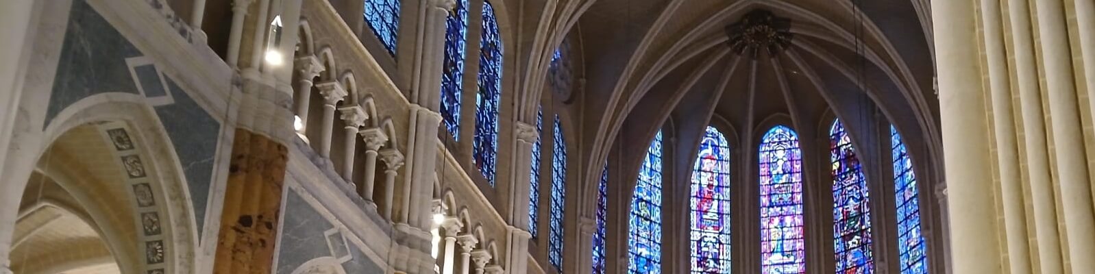 באנר קתדרלת שארטר צרפת אדריכלות גותית בשיאה