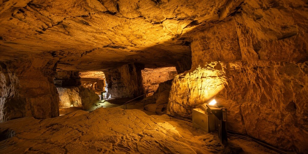 Zedekiah's Cave