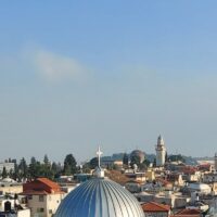 שולחן עגול אמנות ואומנות