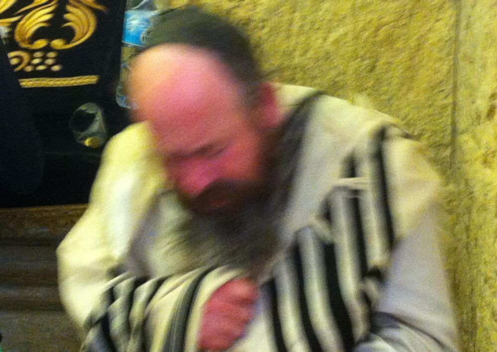 צדיק מתפלל בקבר דוד